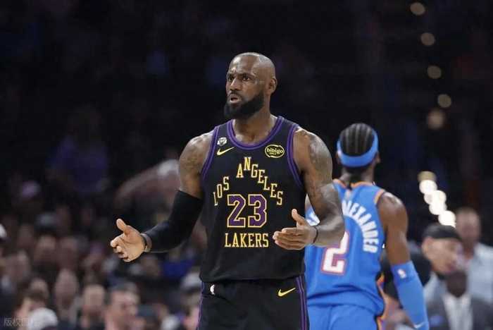 雷霆3-0！湖人3-0！湖人面临终极抉择：赢还是放？